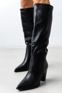 Μπότες μυτερές με χοντρό τακούνι