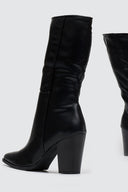 Μπότες μυτερές με χοντρό τακούνι