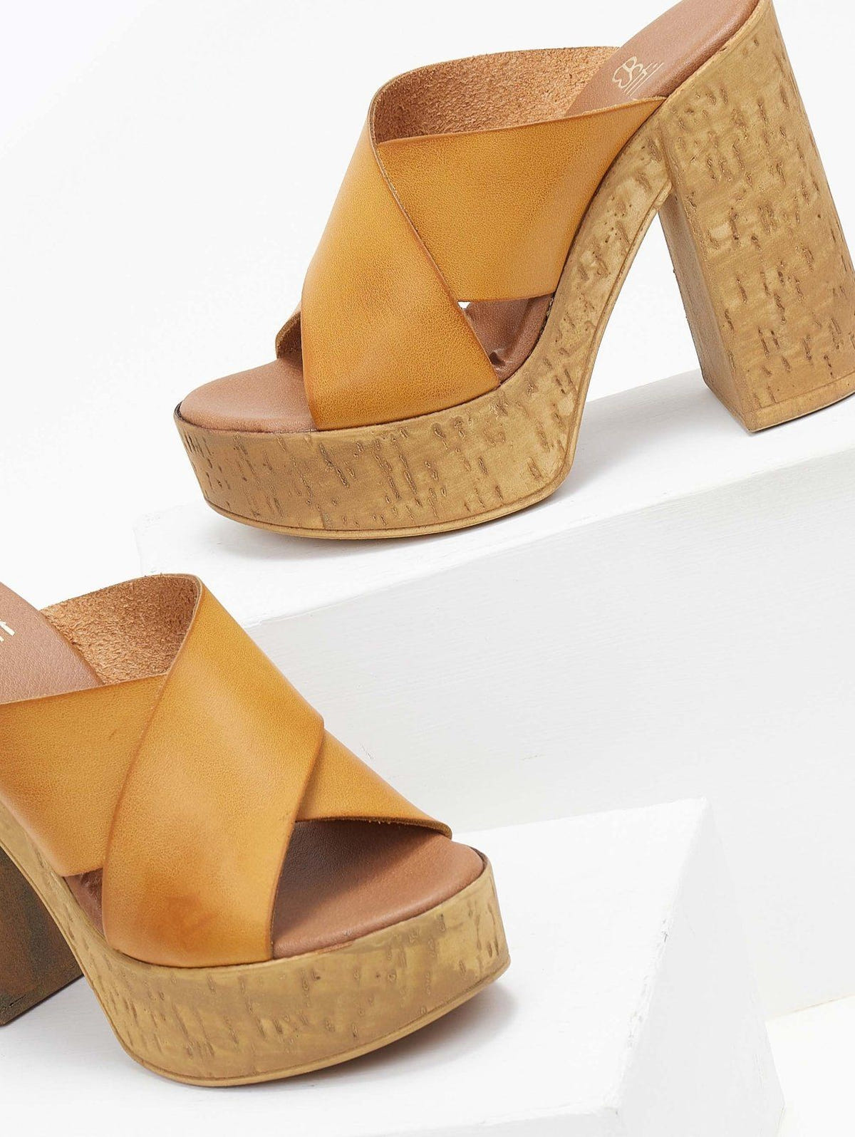 Mules crossover δερμάτινα με φελλό - Κάμελ - thefashionproject.gr - Estil