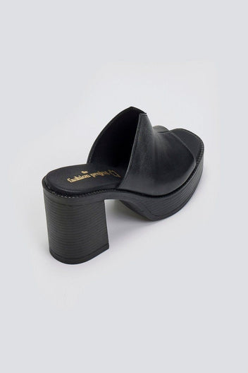 Mules δερμάτινα με φαρδιά φάσα TFP - Μαύρο - thefashionproject.gr - TFP