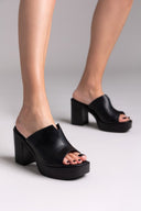 Mules δερμάτινα με φαρδιά φάσα TFP - Μαύρο - thefashionproject.gr - TFP
