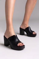 Mules δερμάτινα με φαρδιά φάσα TFP - Μαύρο - thefashionproject.gr - TFP