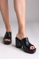 Mules δερμάτινα με φαρδιά φάσα TFP - Μαύρο - thefashionproject.gr - TFP