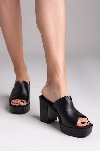 Mules δερμάτινα με φαρδιά φάσα TFP - Μαύρο - thefashionproject.gr - TFP
