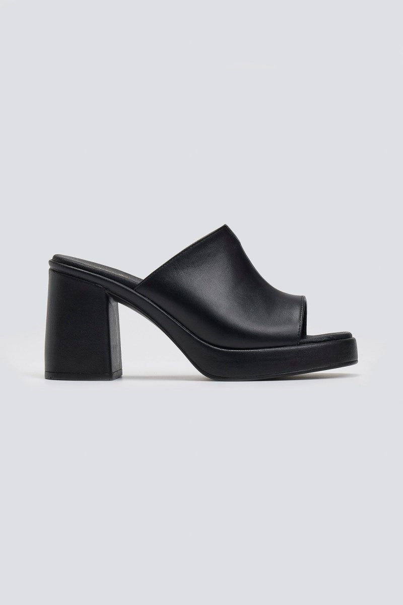 Mules δερμάτινα με φαρδιά φάσα TFP - Μαύρο - thefashionproject.gr - TFP