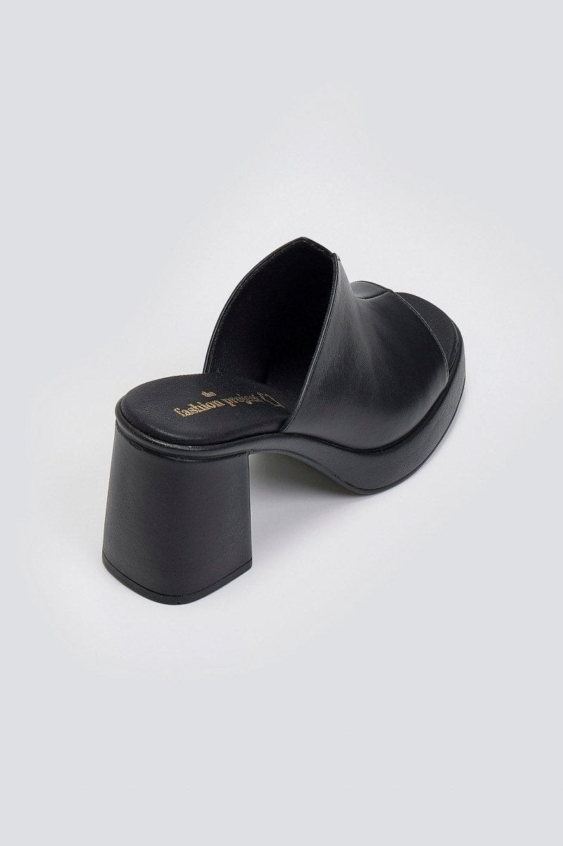 Mules δερμάτινα με φαρδιά φάσα TFP - Μαύρο - thefashionproject.gr - TFP