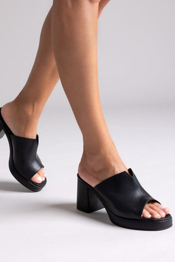 Mules δερμάτινα με φαρδιά φάσα TFP - Μαύρο - thefashionproject.gr - TFP