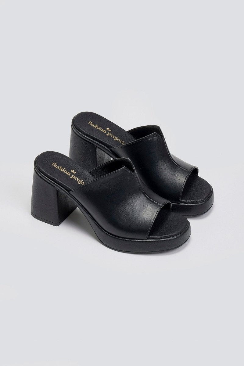 Mules δερμάτινα με φαρδιά φάσα TFP - Μαύρο - thefashionproject.gr - TFP