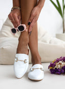 Mules φλατ με μεταλλικό διακοσμητικό TFP - Λευκό - thefashionproject.gr - TFP
