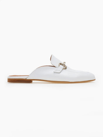 Mules φλατ με μεταλλικό διακοσμητικό TFP - Λευκό - thefashionproject.gr - TFP