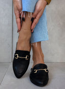 Mules φλατ με μεταλλικό διακοσμητικό TFP - Μαύρο - thefashionproject.gr - TFP