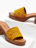 Mules καστόρινα με ανάγλυφο σχέδιο estil - Κίτρινο - thefashionproject.gr - Estil