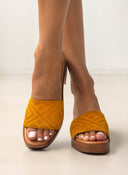 Mules καστόρινα με ανάγλυφο σχέδιο estil - Κίτρινο - thefashionproject.gr - Estil