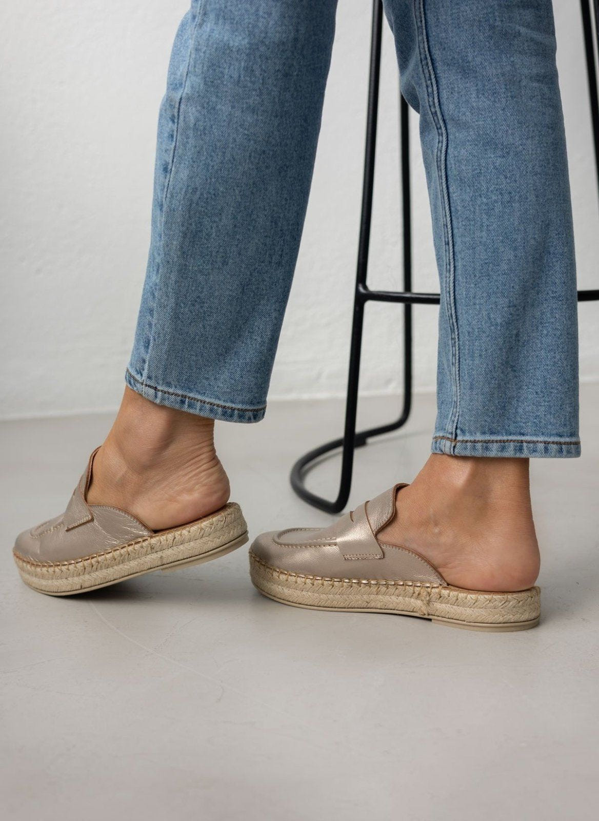 Mules καστόρινα με σχοίνινη σόλα Ragazza 0237 - Άμμου - thefashionproject.gr - RAGAZZA