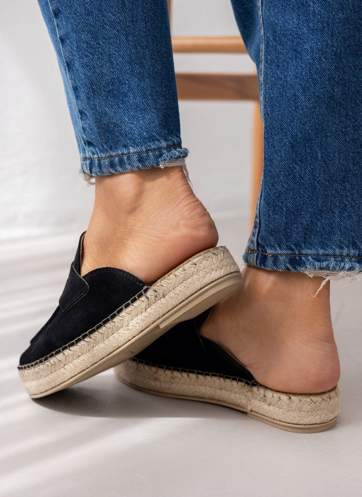 Mules καστόρινα με σχοίνινη σόλα Ragazza 0237 - Μαύρο - thefashionproject.gr - RAGAZZA
