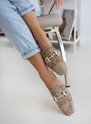 Mules κλειστά από ψάθα - Τάουπε - thefashionproject.gr - ERYNN