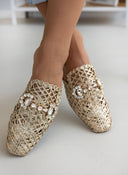 Mules κλειστά από ψάθα - Χρυσό - thefashionproject.gr - ERYNN