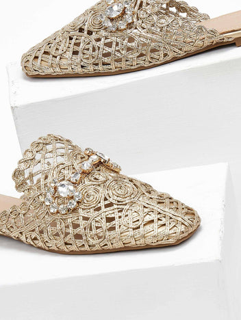 Mules κλειστά από ψάθα - Χρυσό - thefashionproject.gr - ERYNN