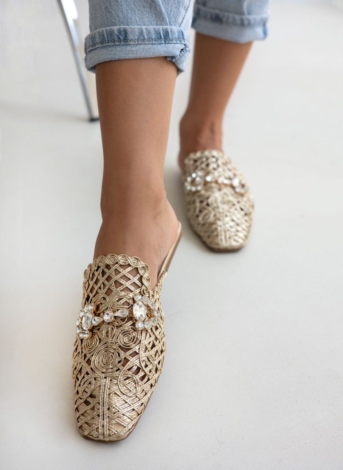 Mules κλειστά από ψάθα - Χρυσό - thefashionproject.gr - ERYNN