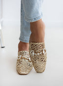 Mules κλειστά από ψάθα - Χρυσό - thefashionproject.gr - ERYNN