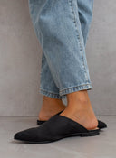 Mules κλειστά με ασύμμετρη φάσα estil - Μαύρο - thefashionproject.gr - Estil