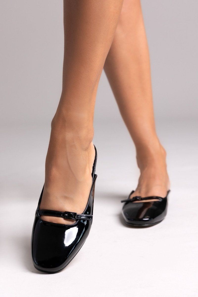 Mules λουστρίνι με λουράκι TFP - Μαύρο - thefashionproject.gr - TFP