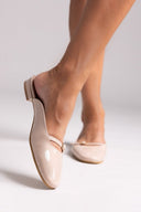 Mules λουστρίνι με λουράκι TFP - Nude - thefashionproject.gr - TFP