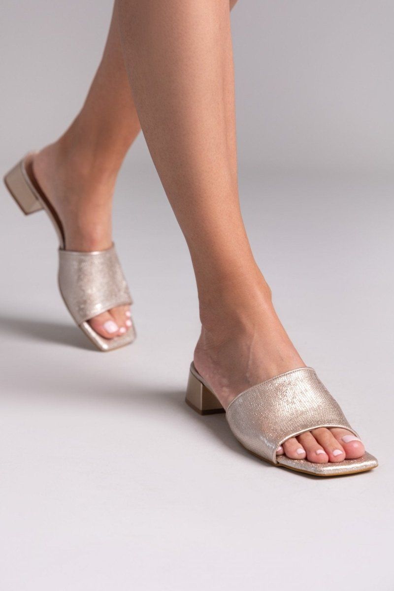 Mules με pattern TFP - Χρυσό - thefashionproject.gr - TFP