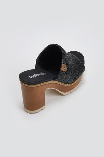 Mules με ψάθινη φάσα Refresh 172703 - Μαύρο - thefashionproject.gr - Refresh