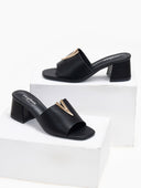 Mules με v cut μεταλλικό στοιχείο