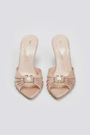 Mules σατέν με μεταλλικό διακοσμητικό TFP - Nude - thefashionproject.gr - TFP