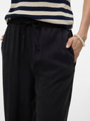Παντελόνι σε loose γραμμή Vero Moda 10304898 - Μαύρο - thefashionproject.gr - VERO MODA