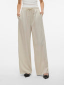 Παντελόνι σε loose γραμμή Vero Moda 10304898 - Μπεζ - thefashionproject.gr - VERO MODA