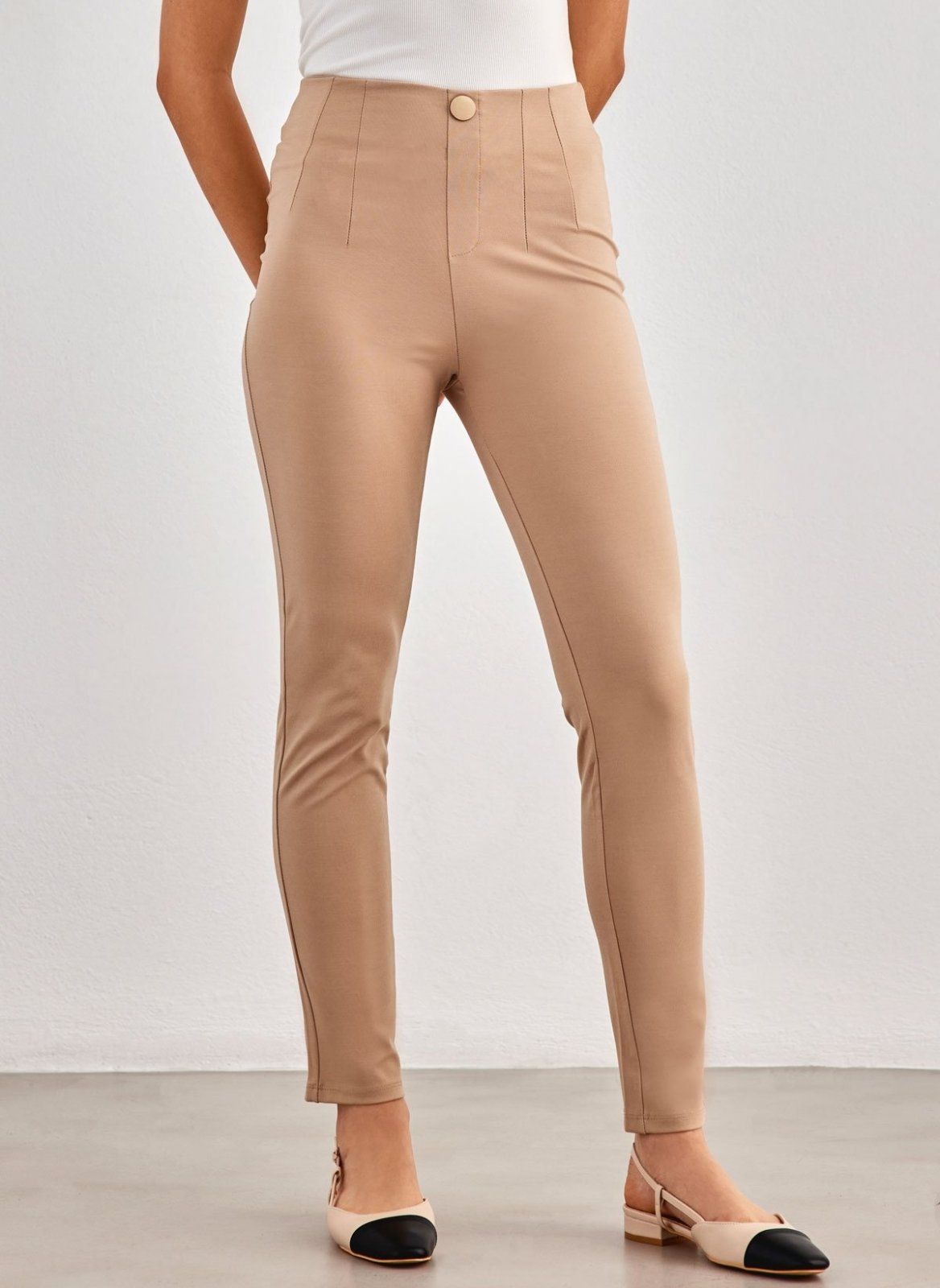 Παντελόνι υφασμάτινο με εφέ κουμπί - Μπεζ - thefashionproject.gr - Foglie Rosse