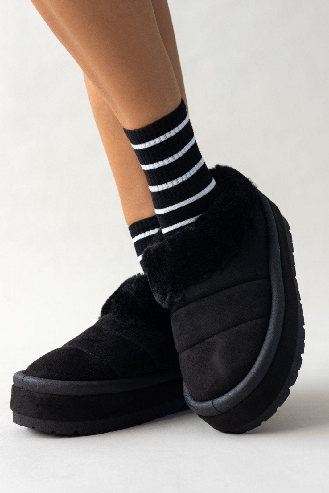 Παντόφλες με συνθετική γούνα ERYNN - Μαύρο - thefashionproject.gr - ERYNN
