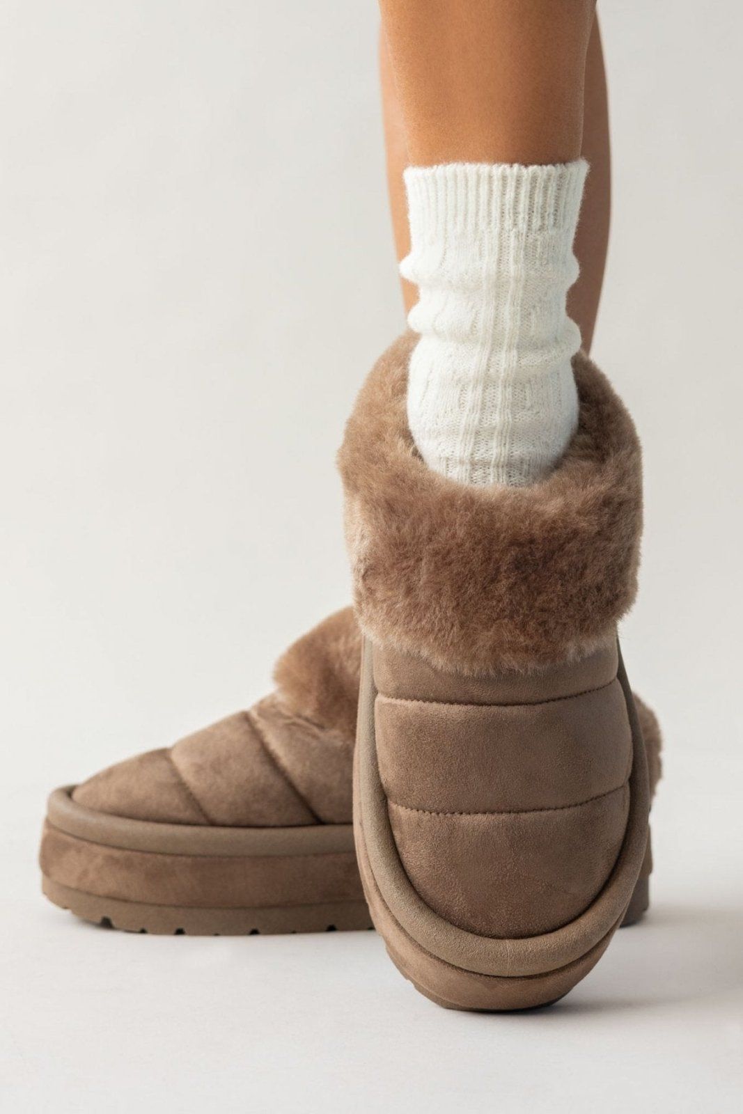 Παντόφλες με συνθετική γούνα ERYNN - Τάουπε - thefashionproject.gr - ERYNN