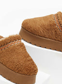 Παντόφλες teddy με συνθετική γούνα - Κάμελ - thefashionproject.gr - ERYNN
