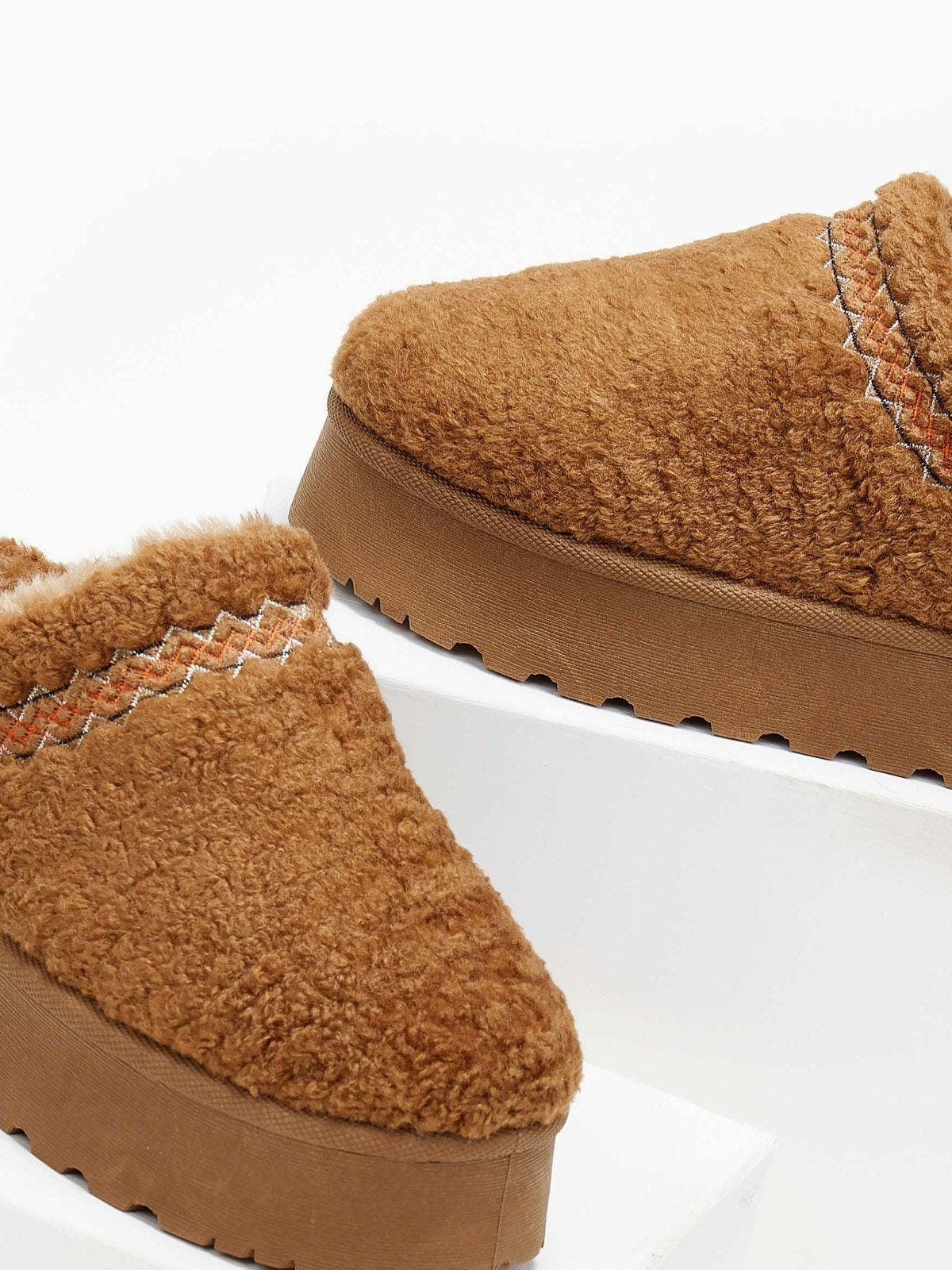 Παντόφλες teddy με συνθετική γούνα - Κάμελ - thefashionproject.gr - ERYNN