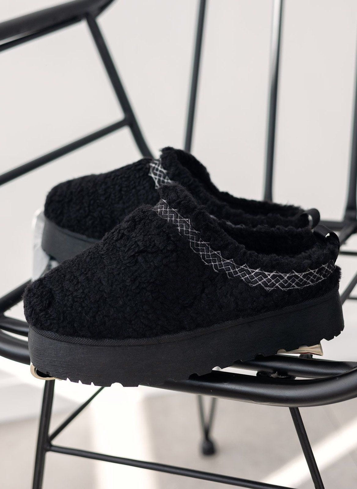 Παντόφλες teddy με συνθετική γούνα - Μαύρο - thefashionproject.gr - ERYNN
