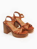 Πέδιλα δερμάτινα crossover με μπαρέτα