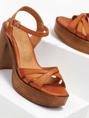 Πέδιλα δερμάτινα crossover με μπαρέτα