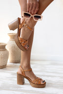 Πέδιλα δερμάτινα crossover με μπαρέτα