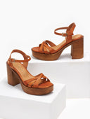 Πέδιλα δερμάτινα crossover με μπαρέτα