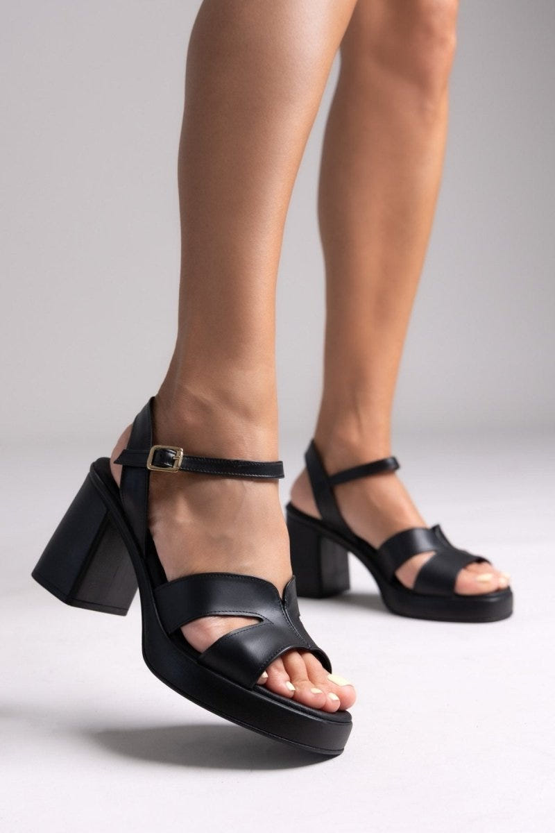Πέδιλα δερμάτινα με ανοίγματα Tfp - Μαύρο - thefashionproject.gr - TFP