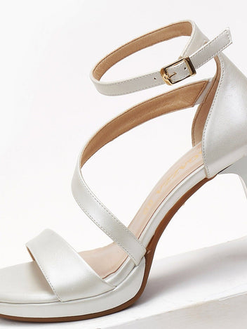 Πέδιλα δερμάτινα με λεπτή φιάπα Ragazza 0932 - Λευκό - thefashionproject.gr - RAGAZZA