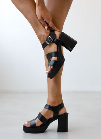 Πέδιλα δερμάτινα με με ανοίγματα TFP - Μαύρο - thefashionproject.gr - TFP