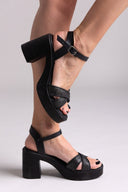Πέδιλα δερμάτινα με ψάθινες φάσες Estil - Μαύρο - thefashionproject.gr - Estil