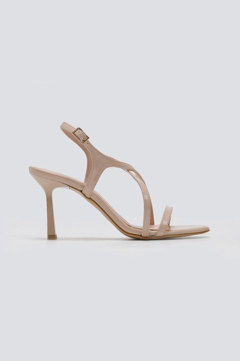 Πέδιλα λουστρίνι με λεπτά λουράκια TFP - Nude - thefashionproject.gr - TFP