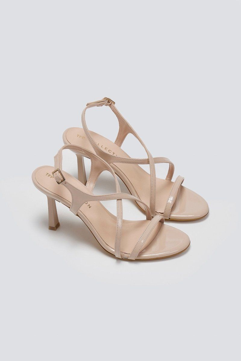 Πέδιλα λουστρίνι με λεπτά λουράκια TFP - Nude - thefashionproject.gr - TFP