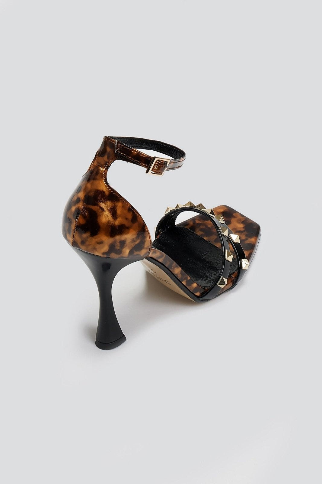 Πέδιλα λουστρίνι με τρουκς TFP - Κάμελ - thefashionproject.gr - TFP